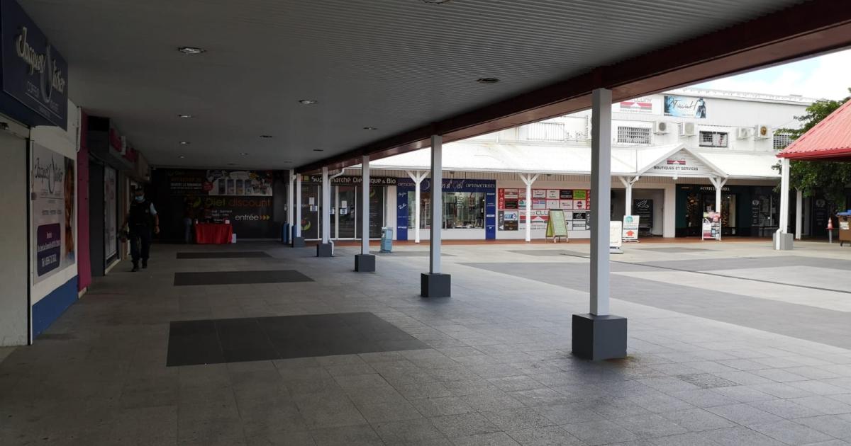 Les gendarmes mobilisés au centre commercial de Cluny