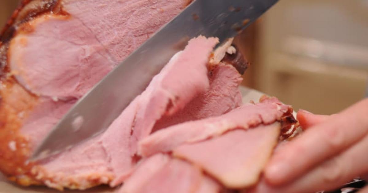 Des vers vivants dans un jambon de Noël