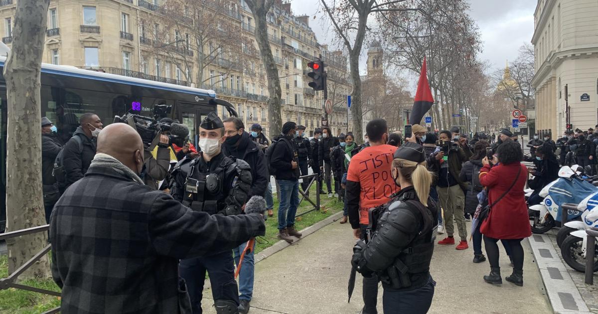     





Paris : un meeting d'associations d'Outre-mer empêché par les forces de l'ordre




