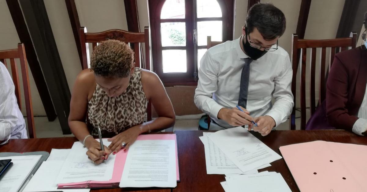La ville de Ducos signe une convention avec l'Agence française de développement