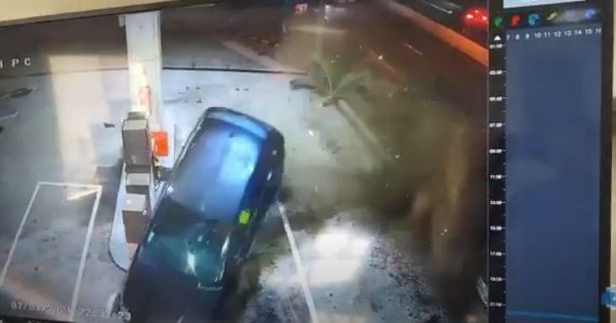    





Les images spectaculaires de l'accident de la station de la Rocade




