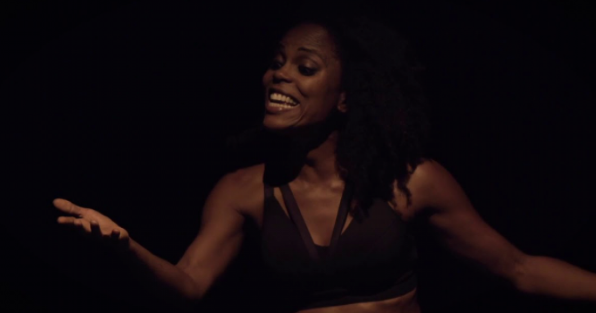 Théâtre : Daniely Francisque seule en scène pour la pièce "Moi, fardeau inhérent"