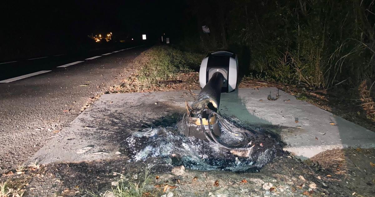     





Installé jeudi, le radar tourelle de Morne-à-l'Eau a été incendié




