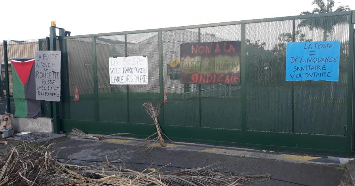 Le centre de tri de Dillon est bloqué par des manifestants depuis deux jours