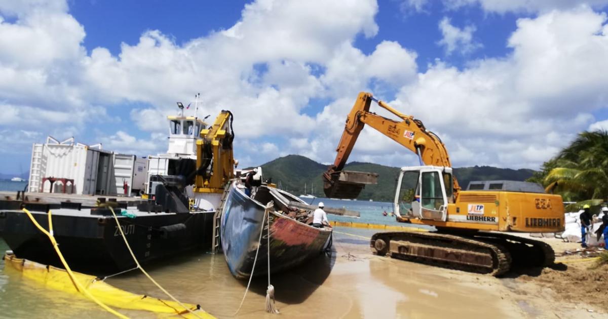 La déconstruction du voilier Miss Carol a commencé