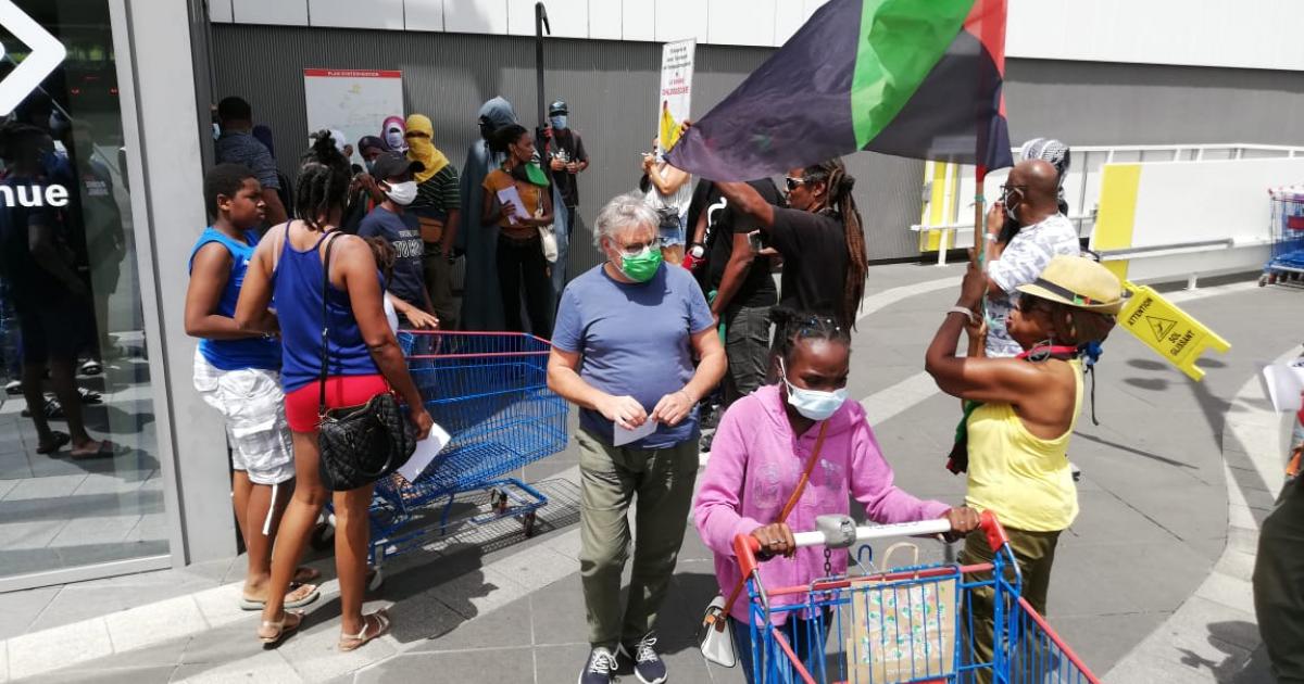 L'accès au centre commercial Carrefour Génipa perturbé