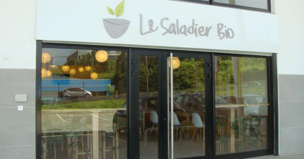 La fondatrice du Saladier Bio reçoit le prix de la femme cheffe d'entreprise