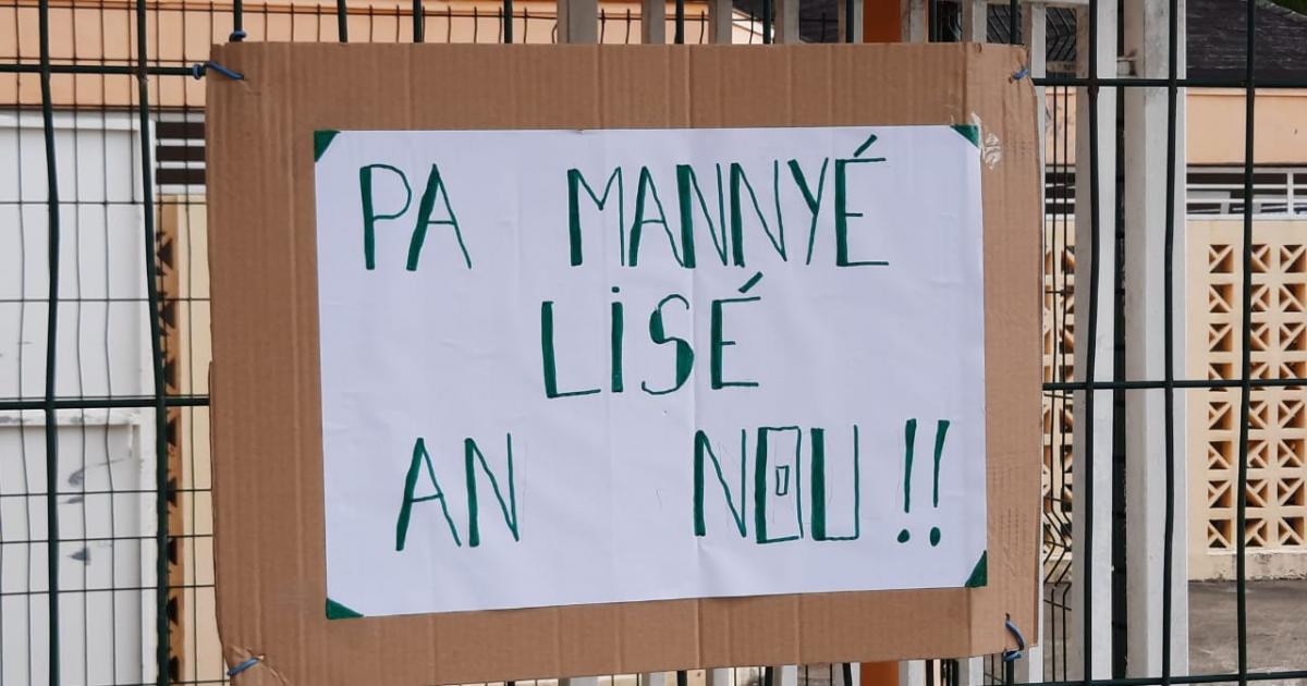     





Lycée vandalisé : la communauté scolaire se mobilise pour nettoyer




