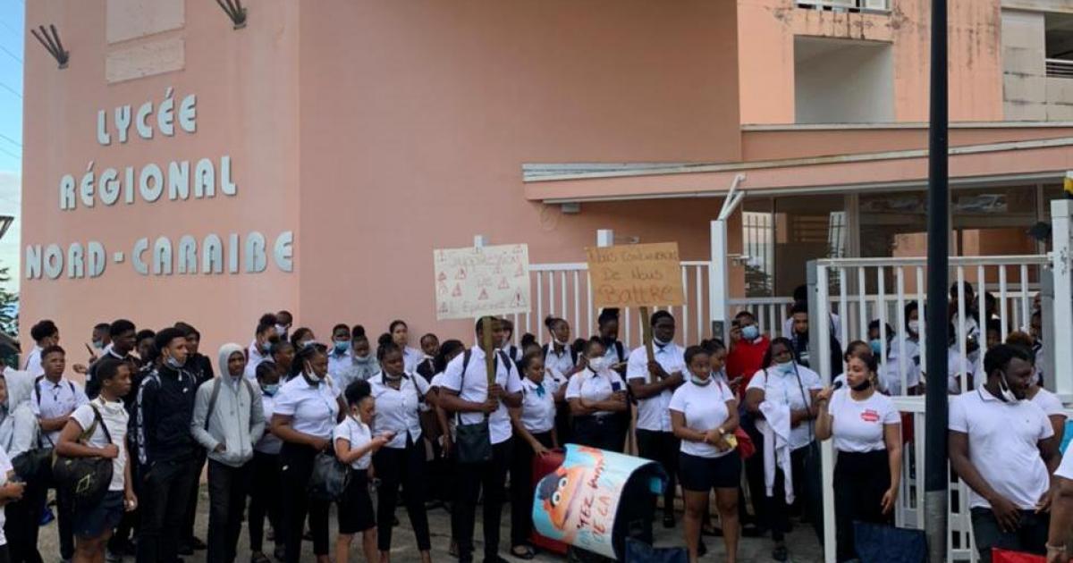 L'accès du lycée de Bellefontaine bloqué par des élèves de BTS et de Terminale