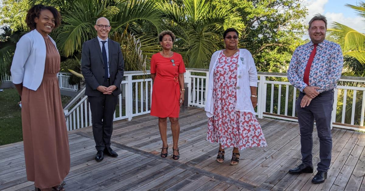 Trois femmes décorées de l’insigne des Arts et des Lettres à l'occasion du 8 mars