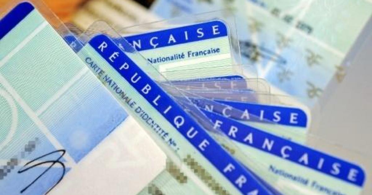 Une nouvelle carte d'identité plus petite et plus sécurisée