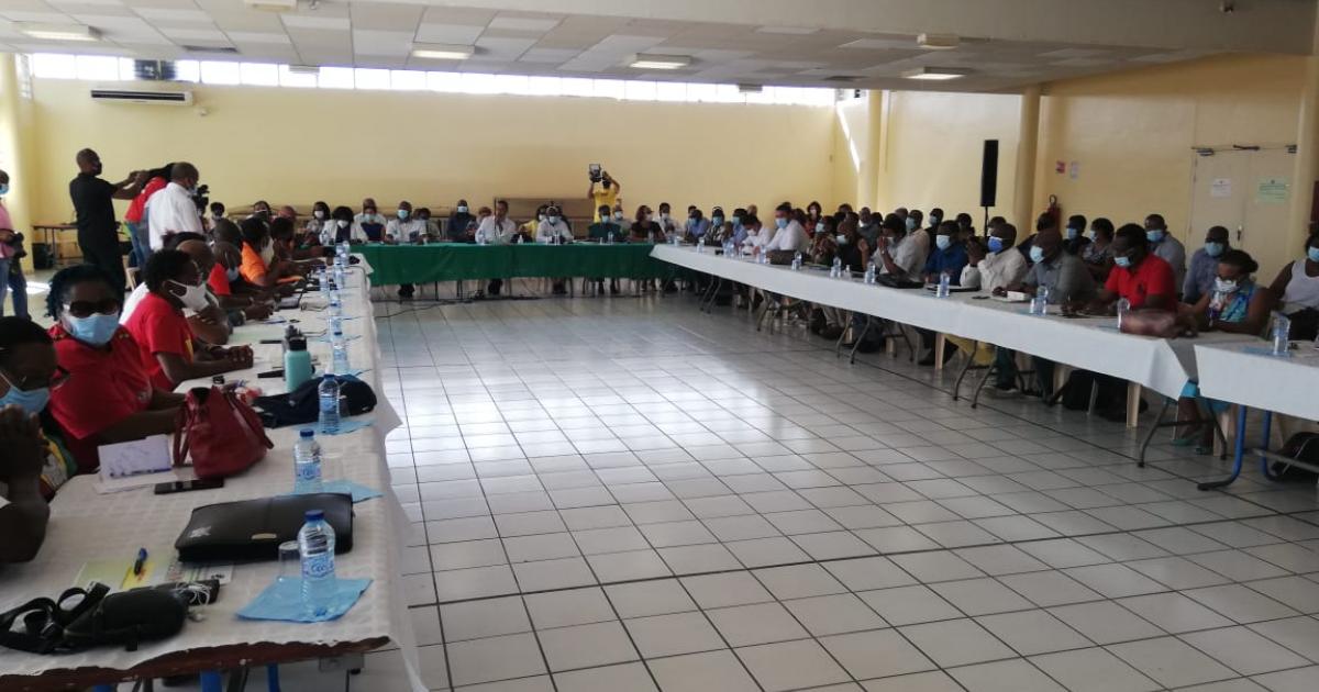 Réunion entre les maires et l'UTC-UGTG au Lamentin