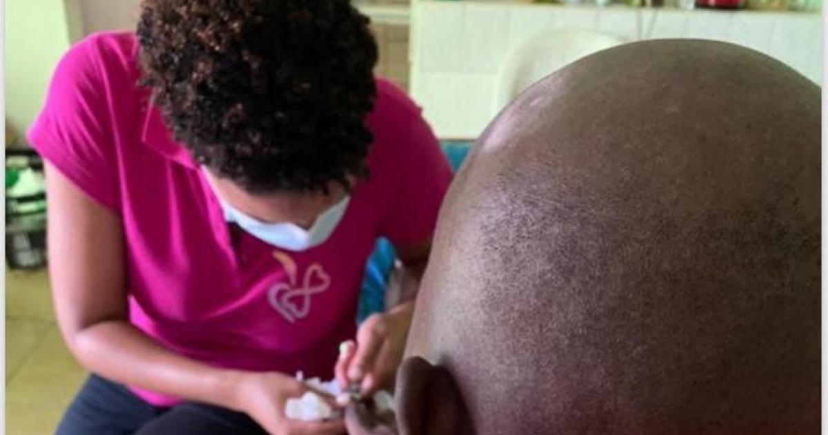     





An Ti Dousè : des soins socio-esthétiques pour les femmes alitées atteintes du cancer du sein




