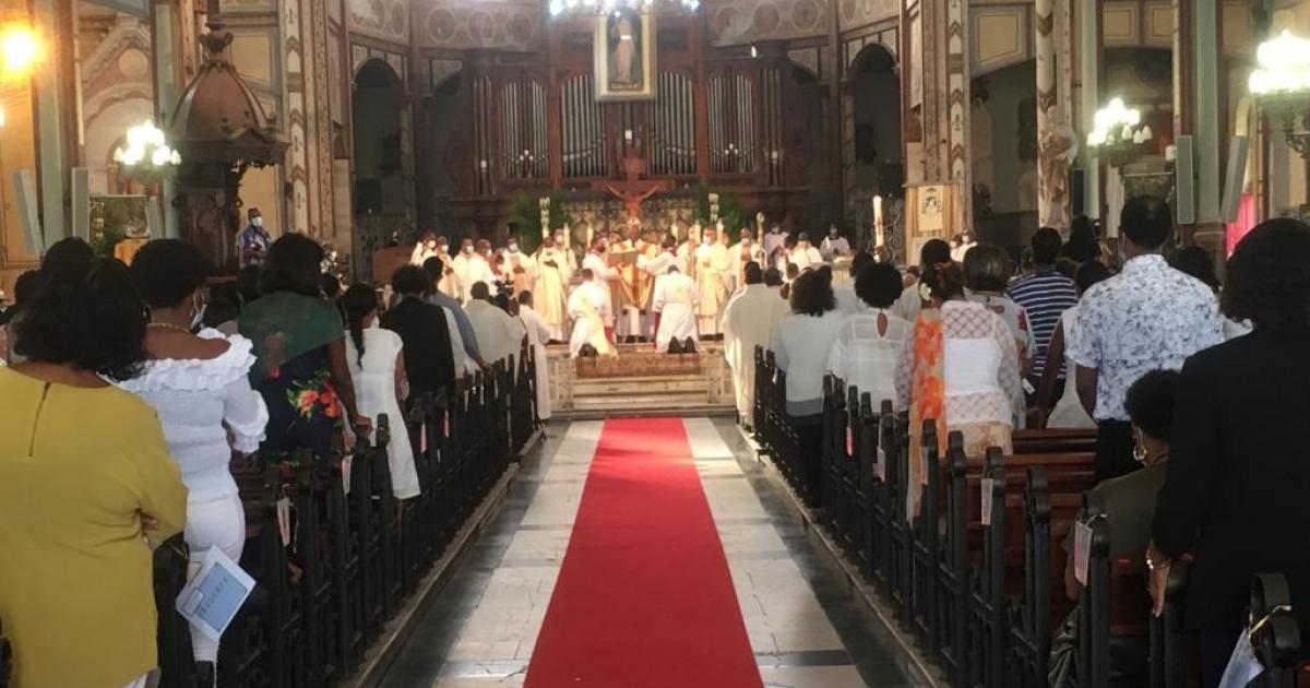Un prêtre mis en cause par une paroissienne accuse l'archevêché de Martinique