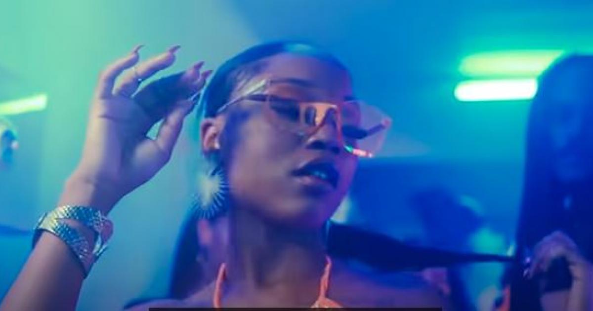     





Le dancehall de Maureen accompagne Bella Hadid et les mannequins de Mugler




