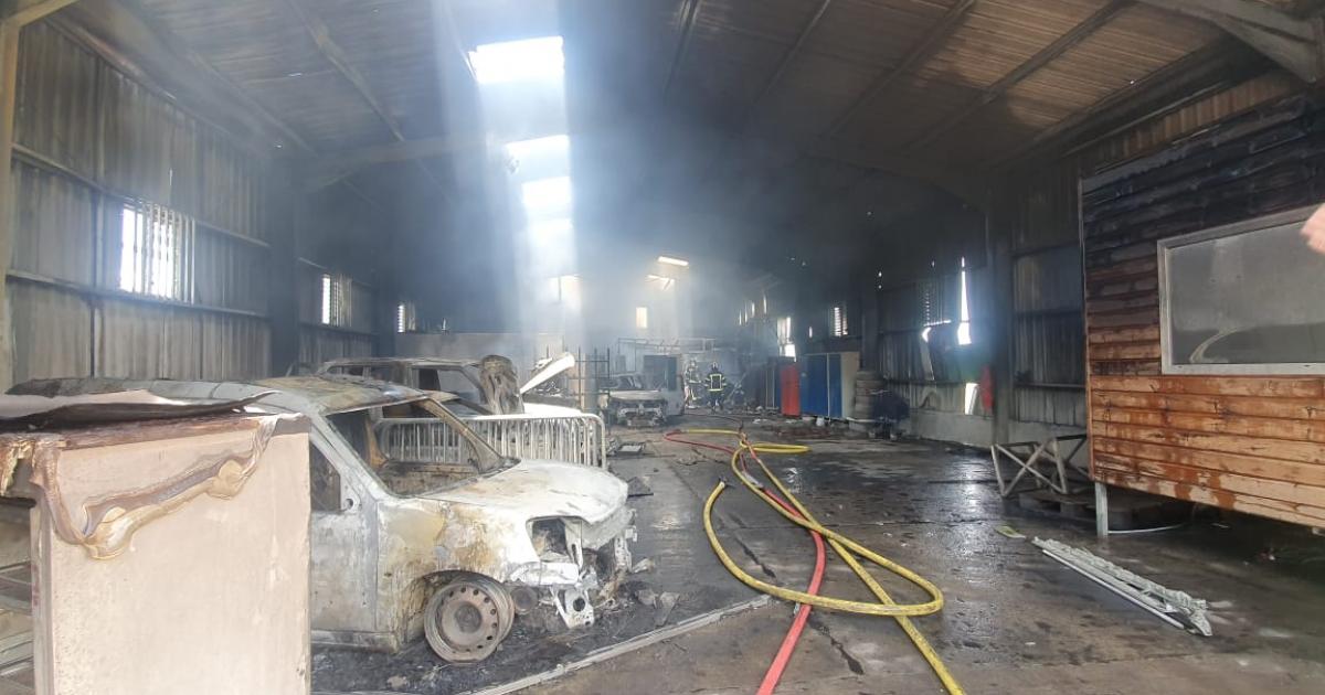 Un incendie ravage un entrepôt du SYVADE