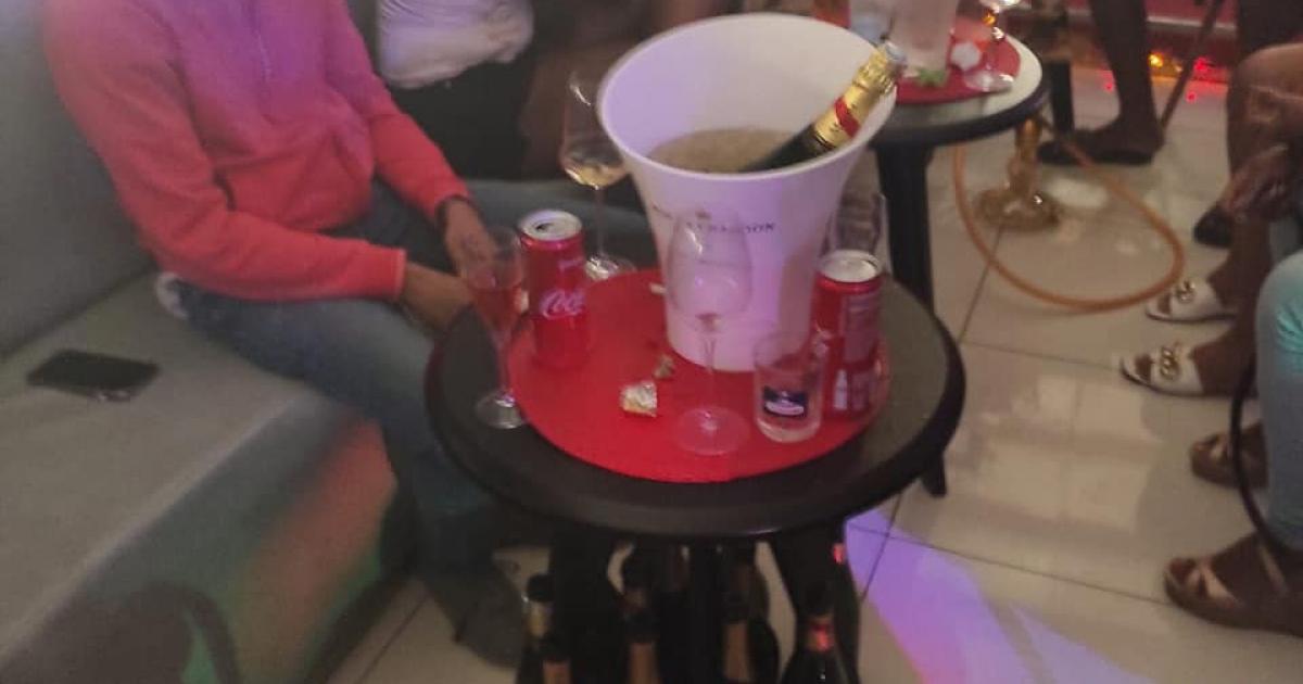 Les policiers en patrouille tombent sur une fête illégale