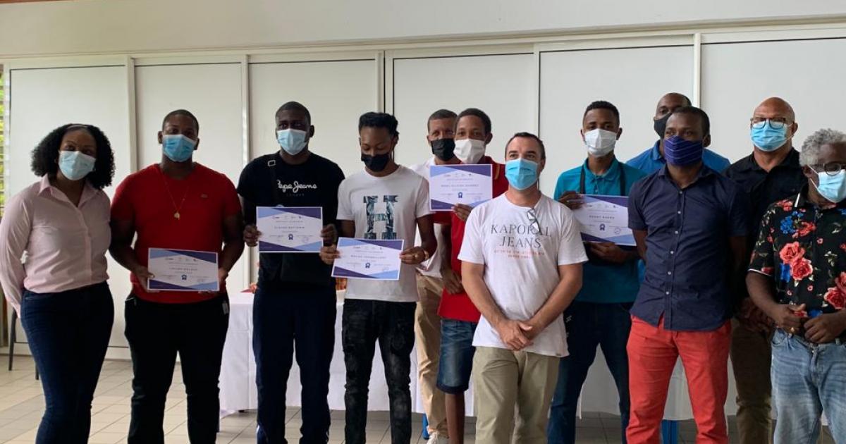 Une dizaine de jeunes formés à la pose de compteurs numériques