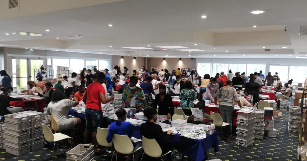 Elections territoriales : la mise sous pli lancée au palais des congrès de Madiana