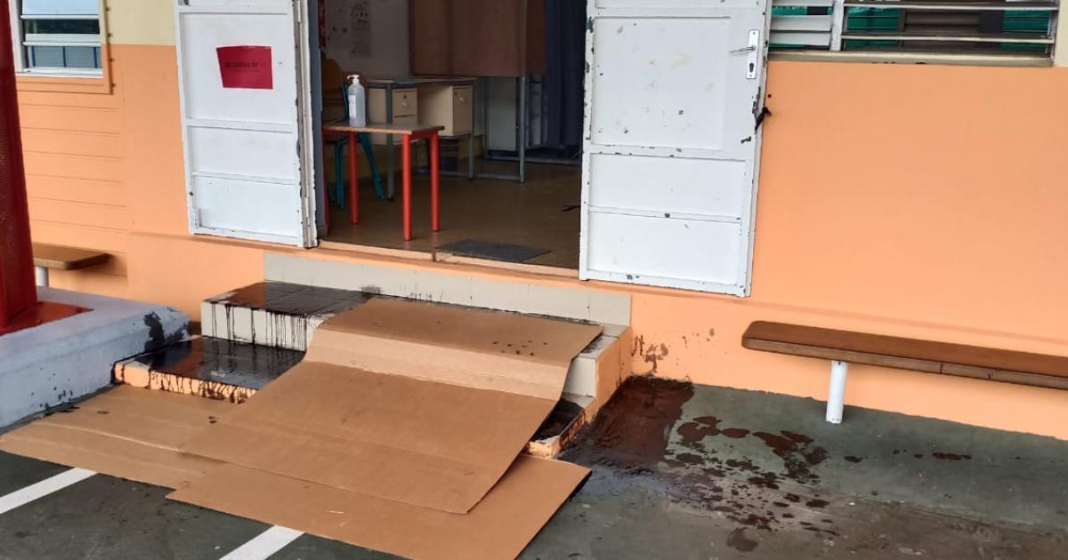     





Ecoles vandalisées, manque d'assesseurs : retard à l'allumage pour ces élections 2021




