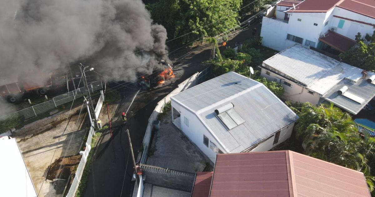 Une ambulance prend feu à Clairière