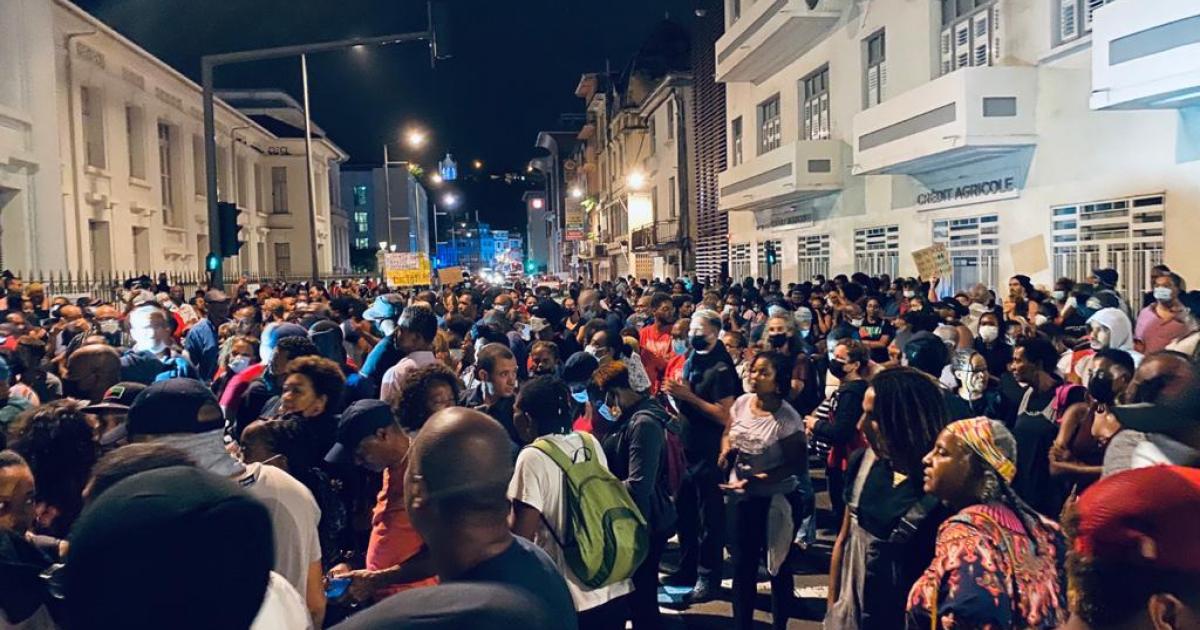     





[VIDÉO] Plus de 500 personnes devant la Préfecture contre le vaccin obligatoire et le couvre-feu




