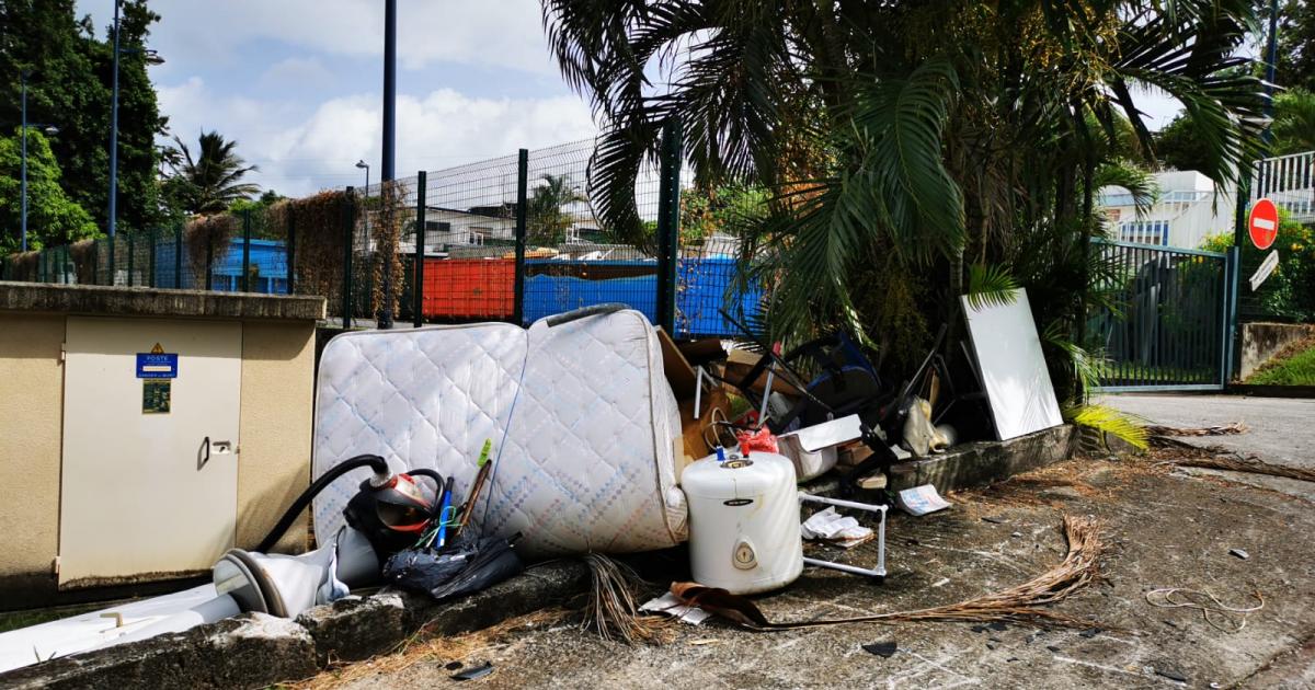 Grève au SMTVD : les abords des déchèteries transformés en décharges sauvages