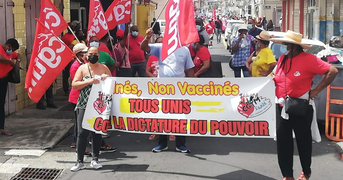 Des manifestants défilent à nouveau contre le passe sanitaire et l'obligation vaccinale