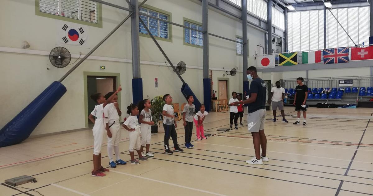 Kendrick Jean-Joseph, champion du monde junior d'escrime, donne un stage au Lamentin