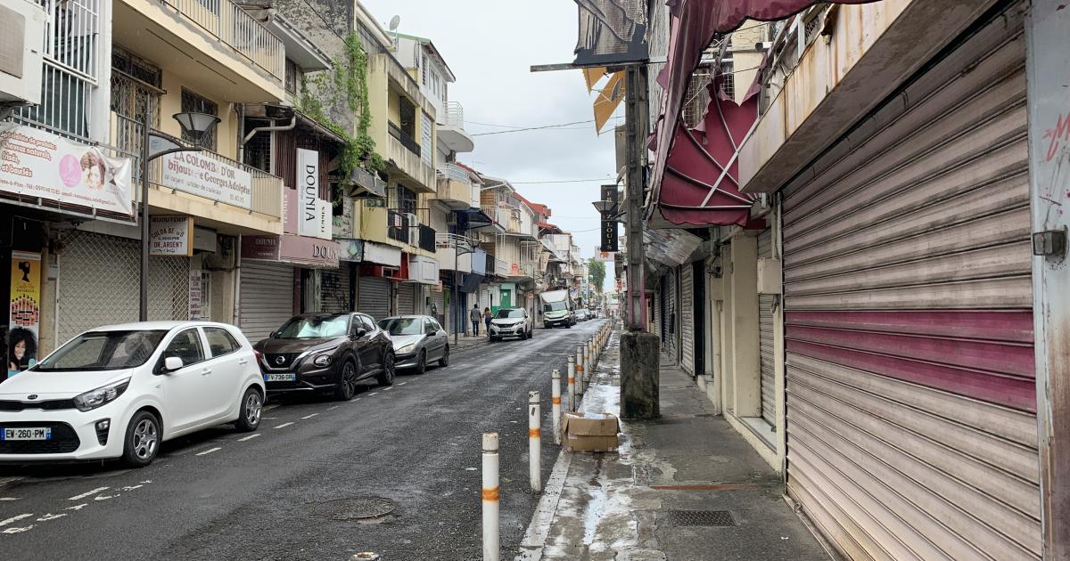     





Règle des 5km, commerces fermés... Première journée de confinement renforcé en Guadeloupe




