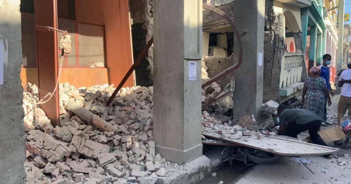 Séisme en Haïti : près de 1300 morts, 5700 blessés, et l'aide humanitaire s'organise
