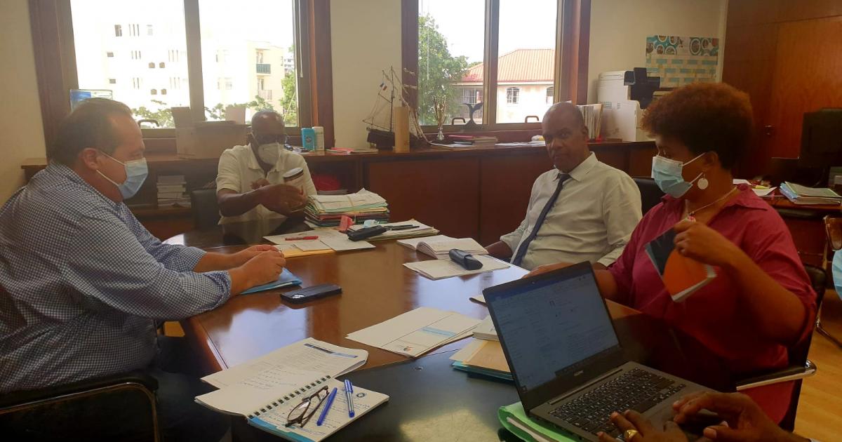     





Entretien entre Serge Letchimy et Jérôme Viguier sur la santé en Martinique




