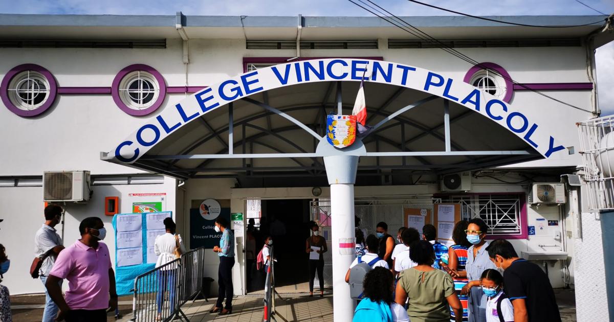     





Les élèves de sixième ont fait leur rentrée au collège Vincent Placoly




