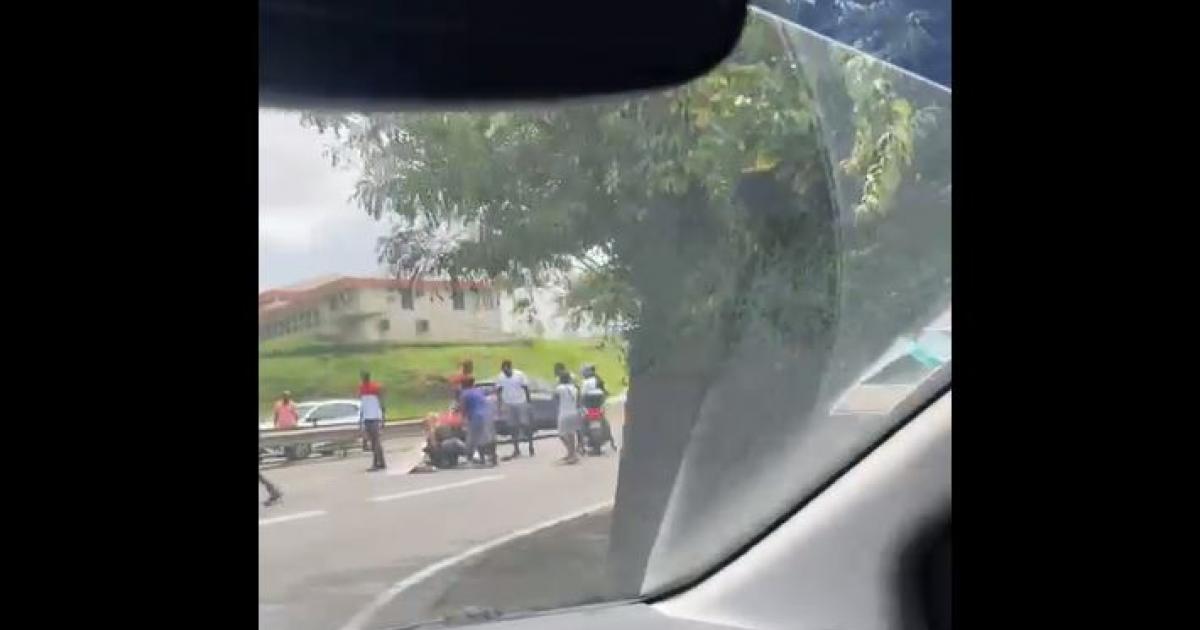     





Un accident entre une moto et une voiture paralyse la Rocade




