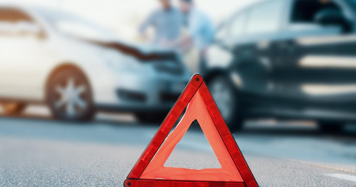 Choc frontal entre deux véhicules à Rivière-Salée : trois blessés
