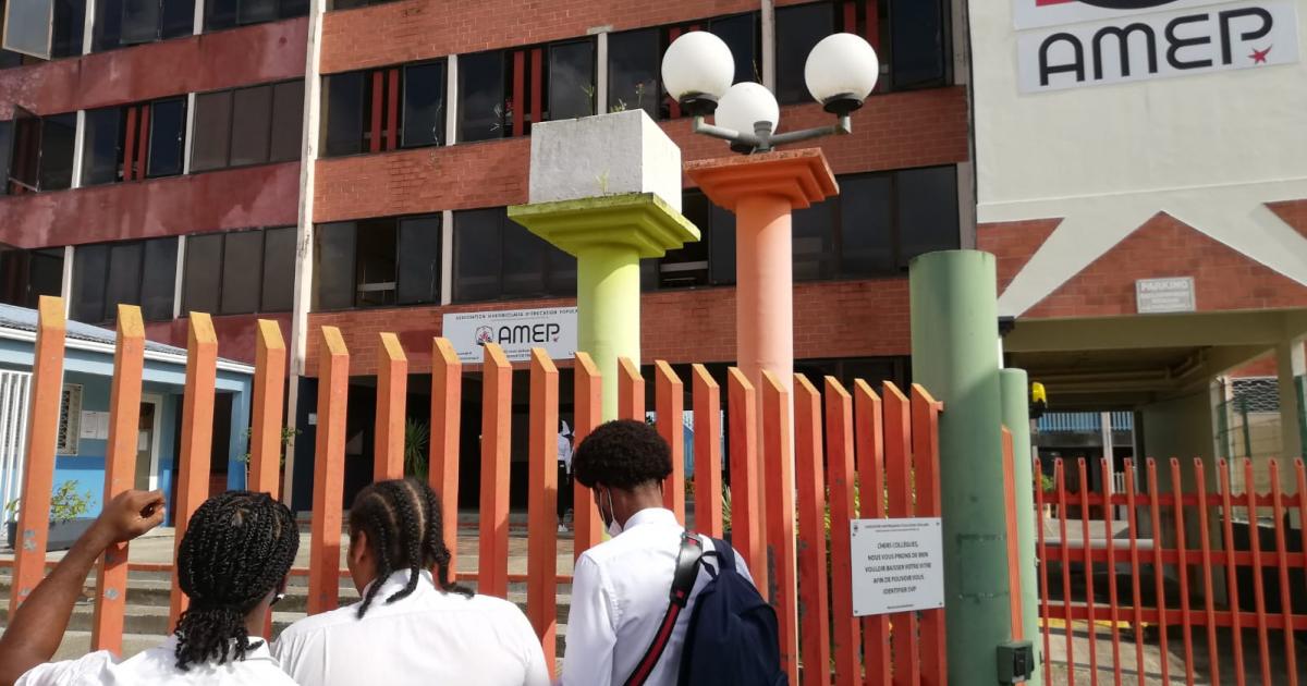 La mobilisation se poursuit à l'AMEP contre l'interdiction de certaines coiffures