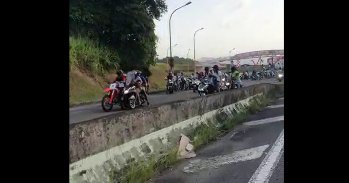     





Les agents du centre pénitentiaire de Ducos réclament la sécurisation de la prison, après un rassemblement de motards




