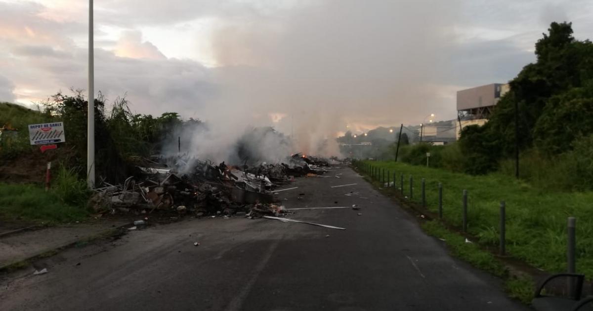 Violences et incendies : une nuit plus calme que les précédentes en Martinique