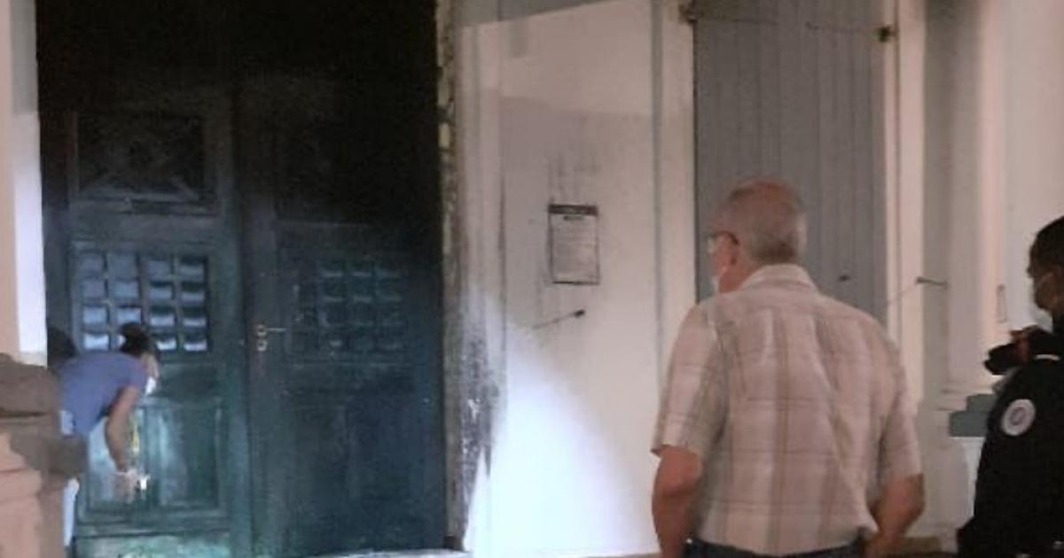 Tentative d'incendie à la mairie de Basse-Terre