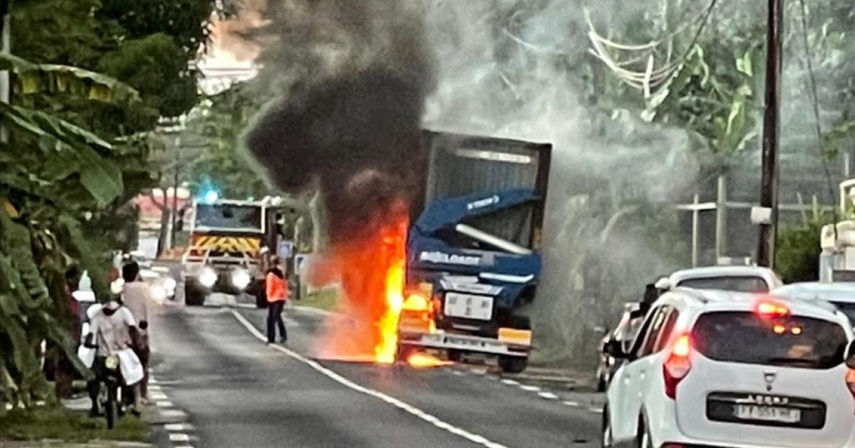 Un camion en feu provoque d'importants embouteillages