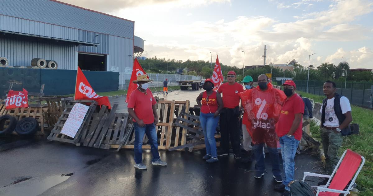 Grève générale : les accès du port bloqués