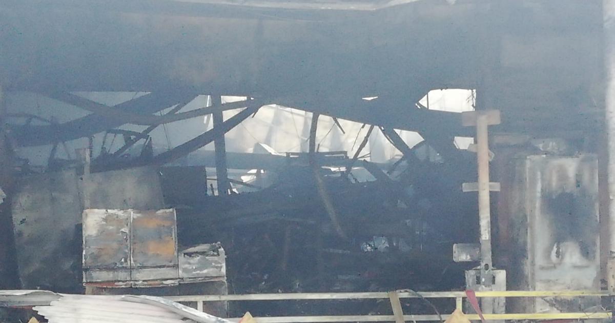 Pillages, barrages et incendies : réveil difficile en Martinique
