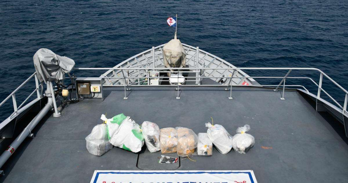 55 kilos de cannabis, des cigarettes et des armes saisis dans une yole au sud de la Martinique