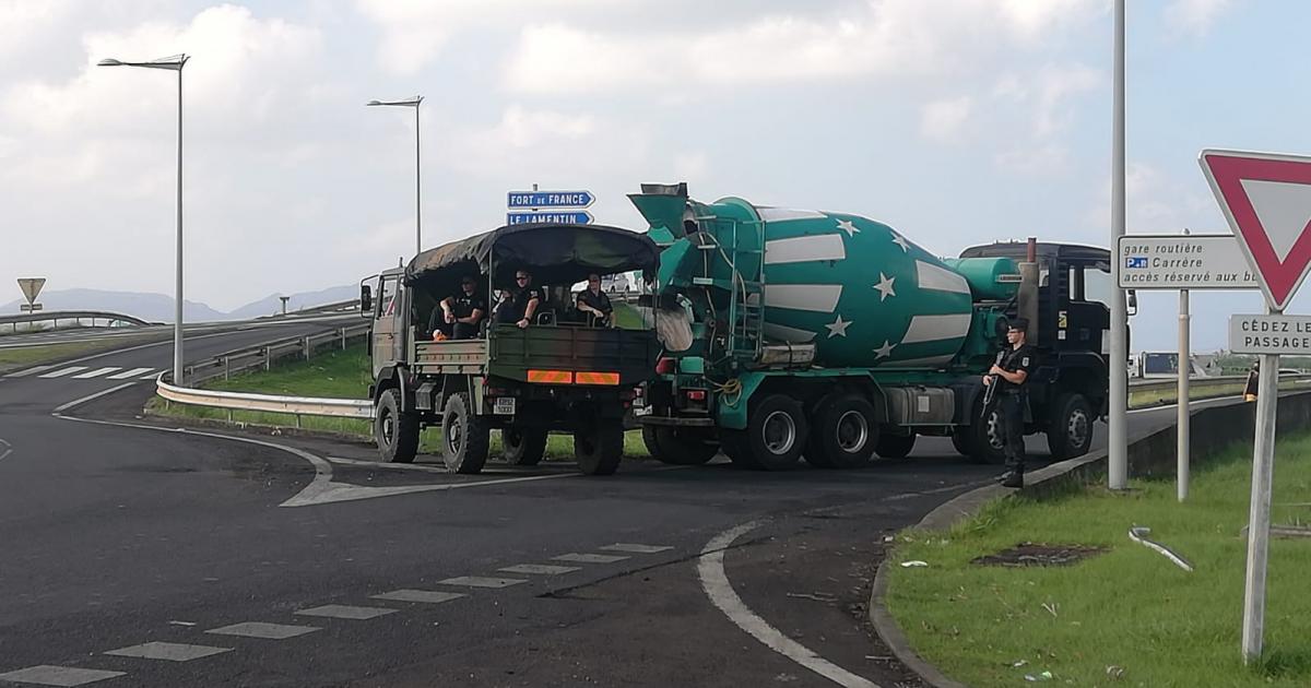     





Des barrages filtrants de transporteurs pour protester contre les blocages de l'intersyndicale




