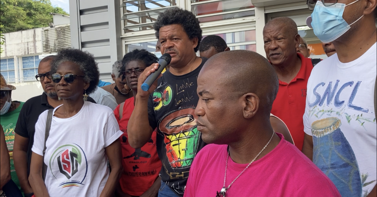     





Le conflit s'enlise en Guadeloupe, malgré une première session de discussions




