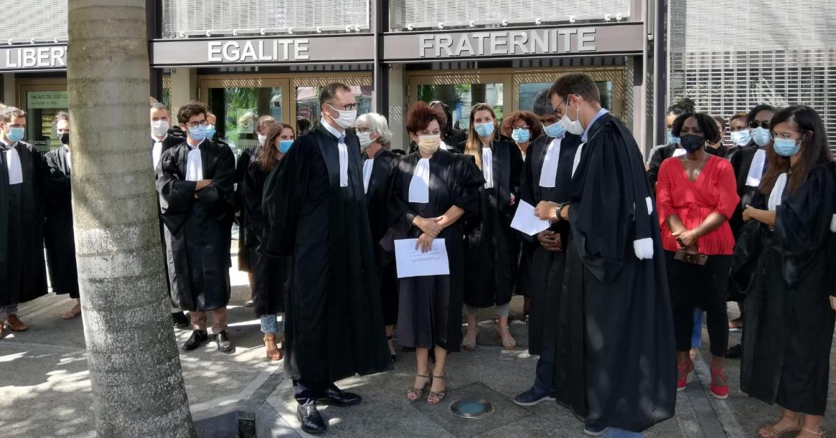     





Les magistrats et greffiers en colère se mobilisent 




