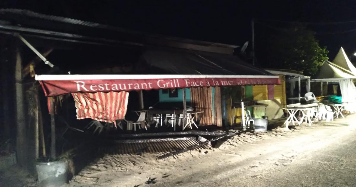     





[PHOTOS] Sainte-Luce : deux restaurants du bord de mer incendiés dans la nuit 




