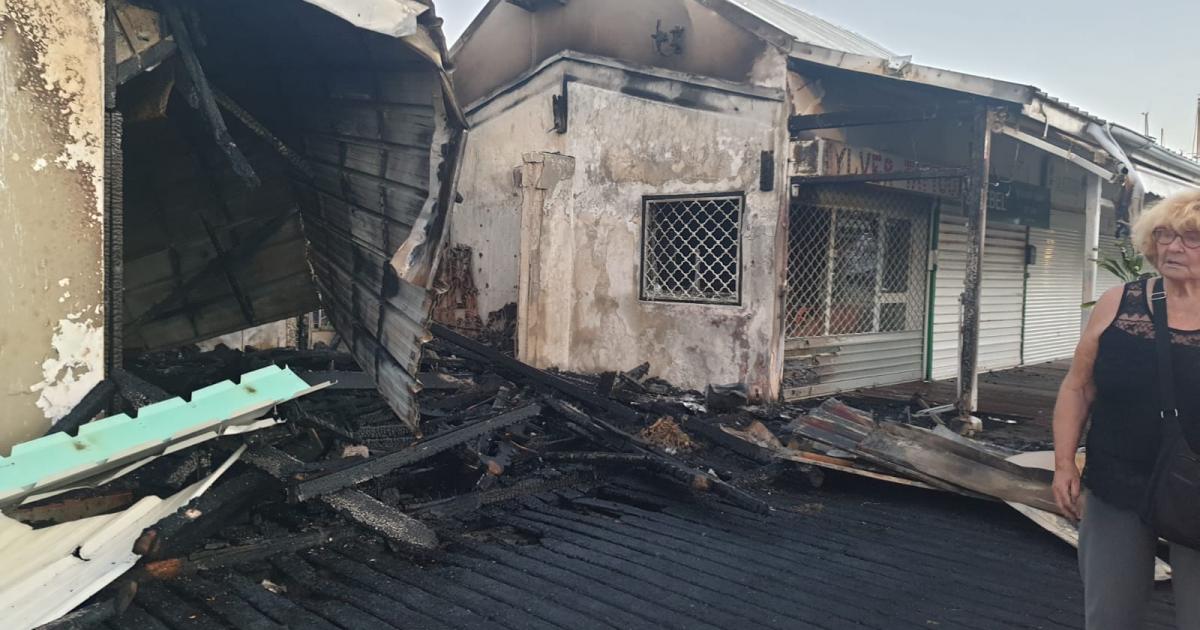     





Un local de la marina de Saint-François emporté par les flammes 




