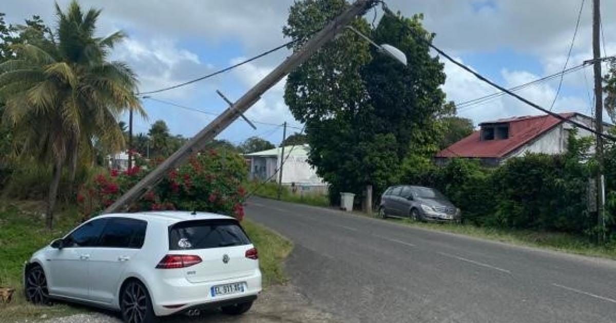 Une voiture heurte un poteau EDF au Moule