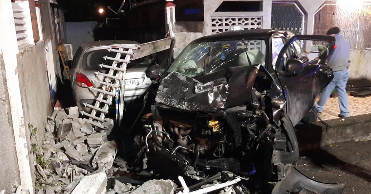 Un véhicule s'encastre dans une clôture au Gosier sans faire de victimes